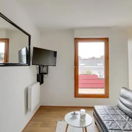 Bright With Large Terrace Нант